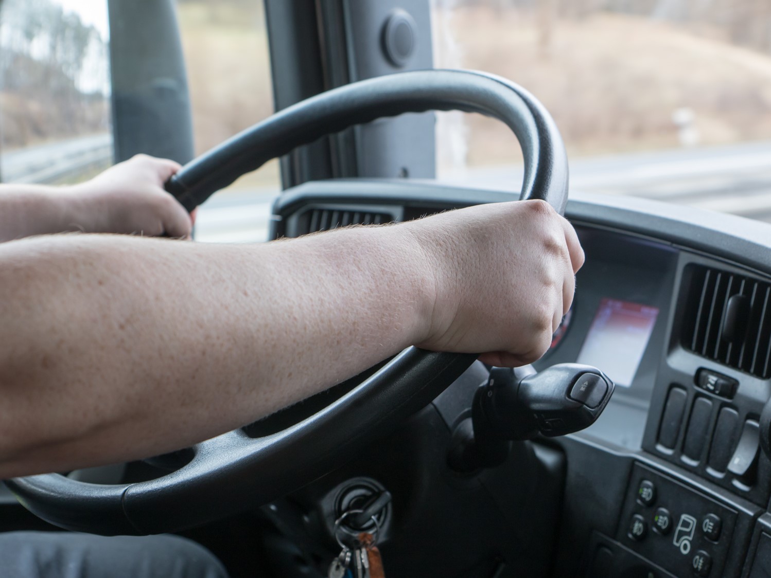 沖縄アミークススクールバスのアテンダント(添乗員) | 株式会社 セノン 沖縄支社の求人