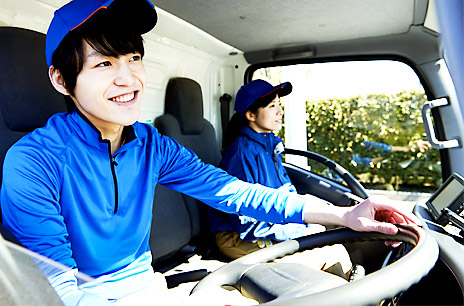 【急募】《資格支援制度有・大型免許等の取得も支援》日帰り配送10tドライバー | 株式会社山運の求人