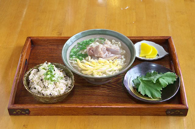 沖縄そば専門店でのホール兼キッチンスタッフ(日払い/WワークOK) | そば処一本松の求人