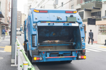 ゴミ収集車のドライバー兼収集作業員 | 有限会社 あがりび環境保全社の求人