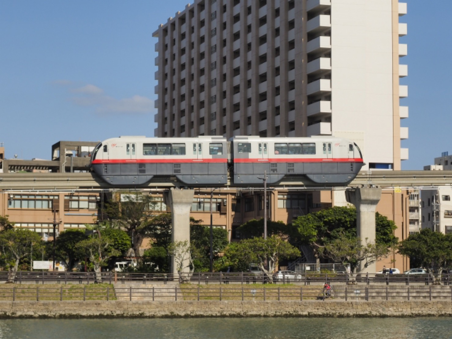 有限会社 沖縄ニューハウスセンター ロゴ画像