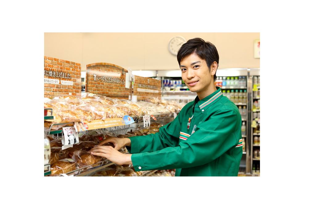 セブンイレブン那覇小禄駅前店