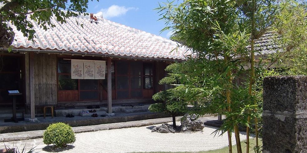 沖縄そばと茶処　屋宜家