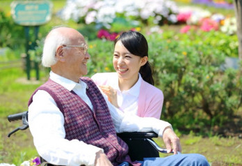 高齢者施設介護職員(日勤) | 琉球の街グループの求人