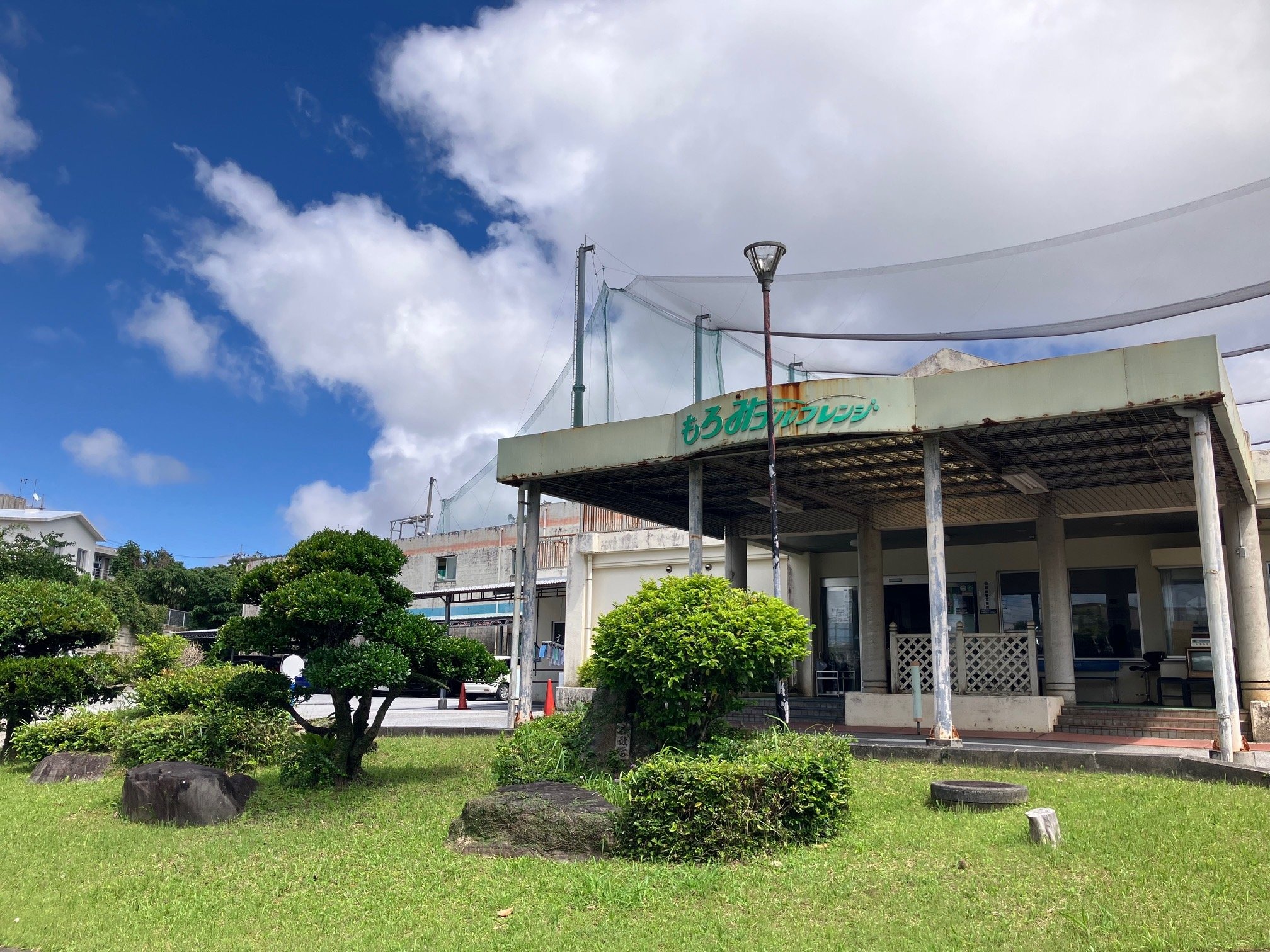 オープン前の清掃スタッフ | 有限会社 もろみゴルフレンジの求人